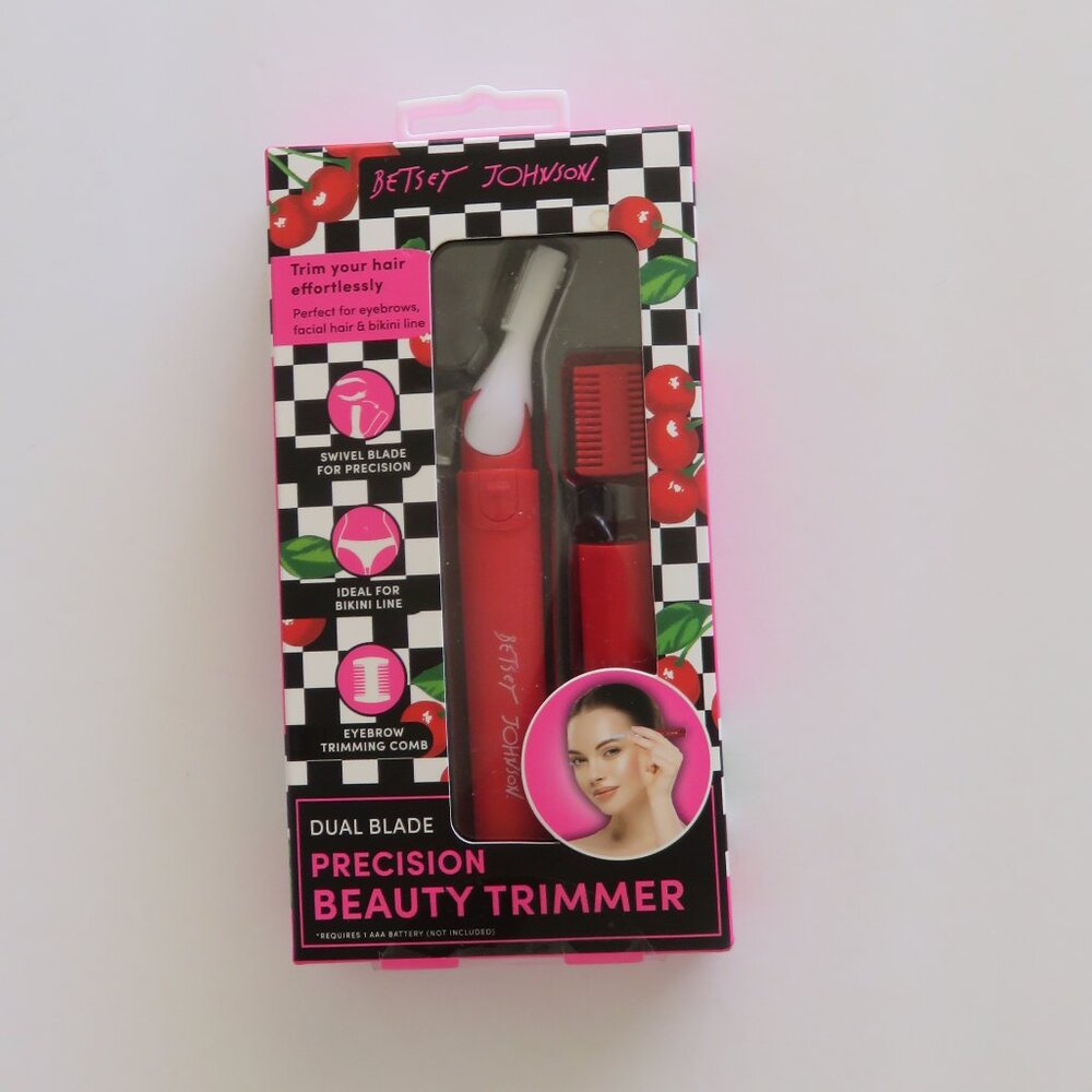 (#126) BETSEY JOHNSON DUAL BLADE PRECISION BEAUTY TRIMMER
